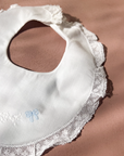 Cotton bib with bow ties and lace | 0-6 months