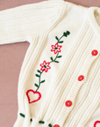 קרדיגן צמר לבן עם לבבות ופונפונים | 2-3 שנים