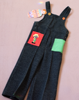 אוברול שחור עם כיסים צבעוניים ורקמת ילד | דד סטוק צרפתי מהסבנטיז | 18-24 חודשים