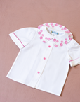 חולצה לבנה מכופתרת עם פרחים ורודים רקומים | 18-24 חודשים