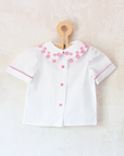 חולצה לבנה מכופתרת עם פרחים ורודים רקומים | 18-24 חודשים