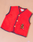 אפודת פליז אדומה עם רקמה של בונה | 12-18 חודשים