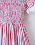 שמלת פסים ורודה עם רקמת כיווצים פרחונית | 6-7 שנים