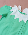 חולצה ירוקה קצרה עם צווארון לבן רחב משונן | 4-5 שנים