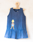 סט כחול מהסיקסטיז עם פסים ורקמת ילדה עם כובע | 7-8 שנים