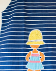 סט כחול מהסיקסטיז עם פסים ורקמת ילדה עם כובע | 7-8 שנים