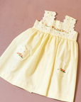 שמלה צהובה עם תחרה וברווזים רקומים | 18-24 חודשים
