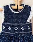 שמלה כחולה עם עוגנים ורקמת כיווצים | 2-3 שנים