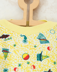 טישירט צהובה מבד מגבת עם הדפסי קיץ | 2-3 שנים