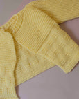 עליונית צהובה סרוגה בעבודת יד | 3-6 חודשים
