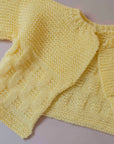 עליונית צהובה סרוגה בעבודת יד | 3-6 חודשים