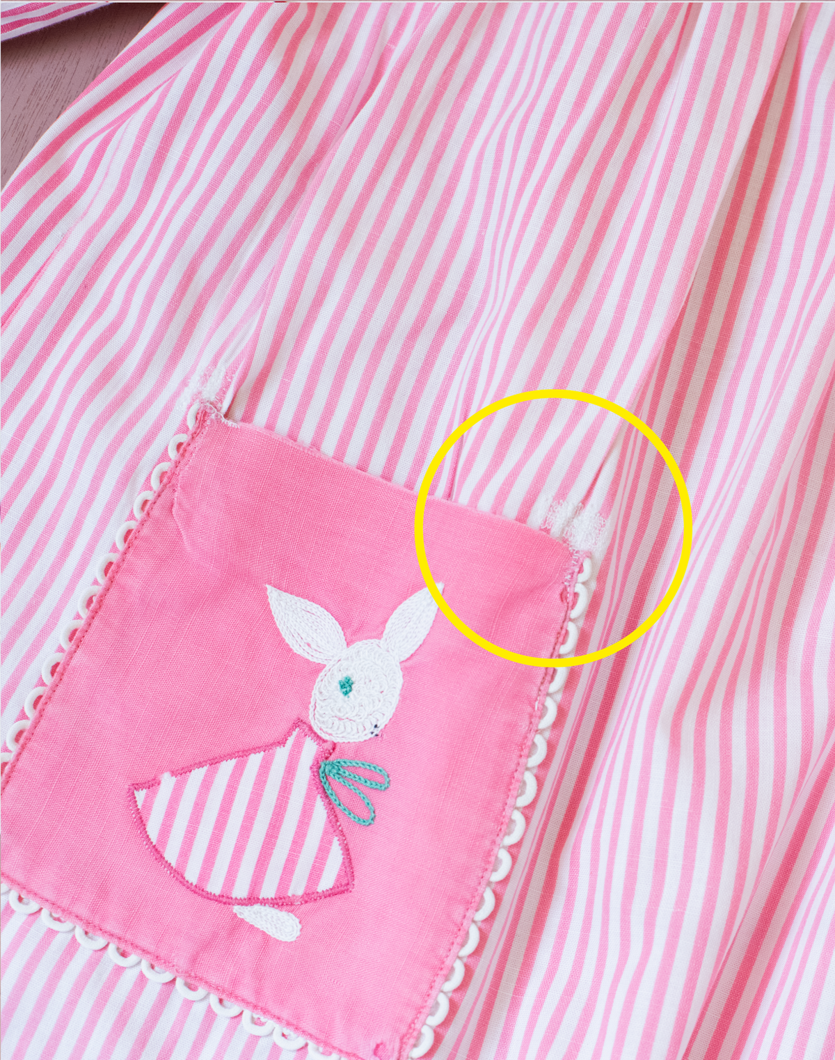 Pink tunic from the 50s with embroidered rabbits | 5-6 years