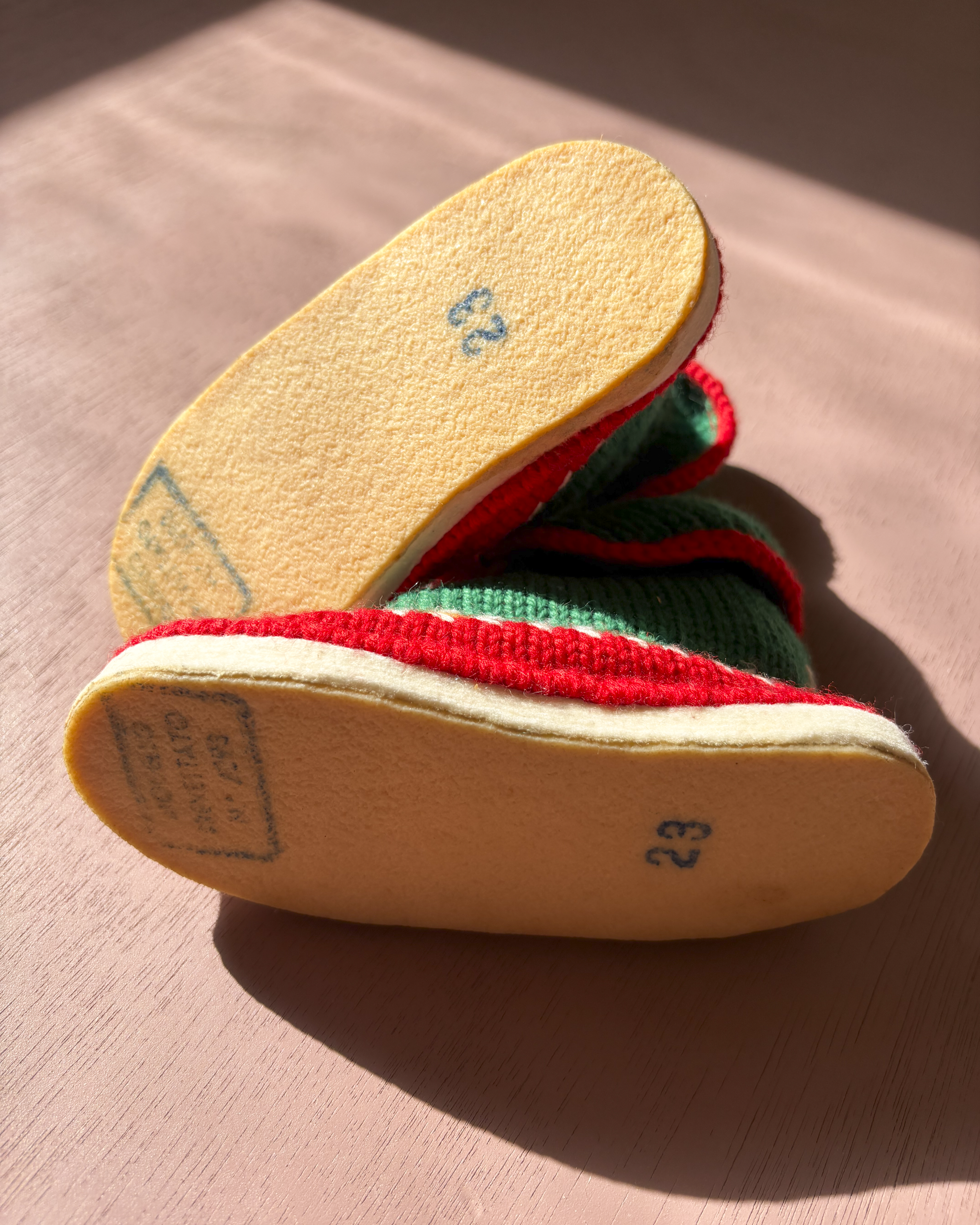 נעלי בית סרוגות עם פרחים ופטריות | דד סטוק איטלקי | מידה 23