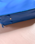 מזוודה כחולה עם שלגייה