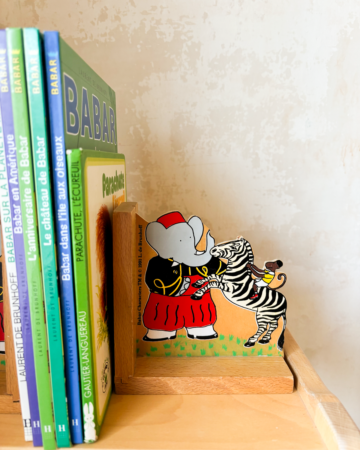 Wooden stand for books | King Babar