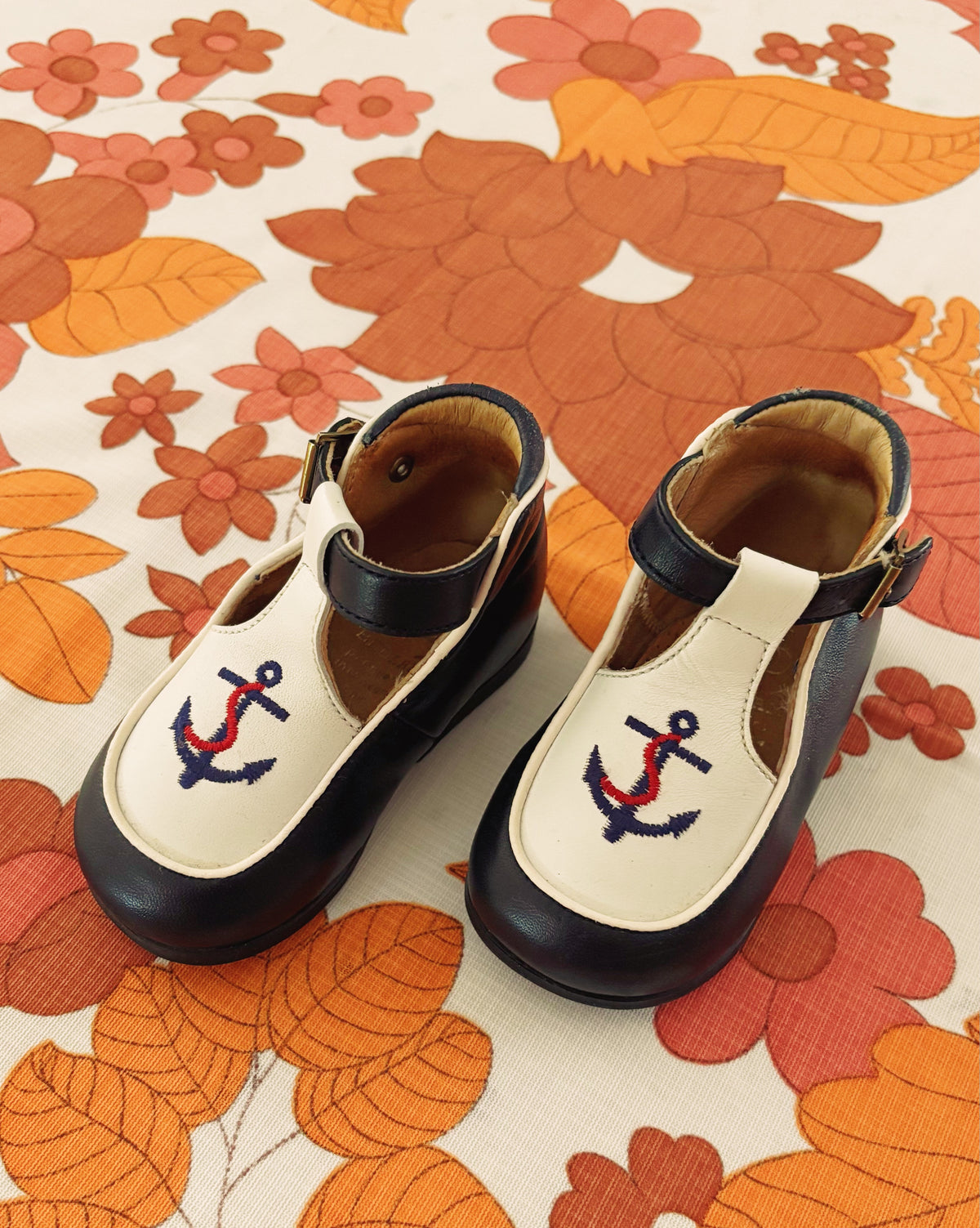 נעלי עור צרפתיות עם עוגן רקום | מידה 19