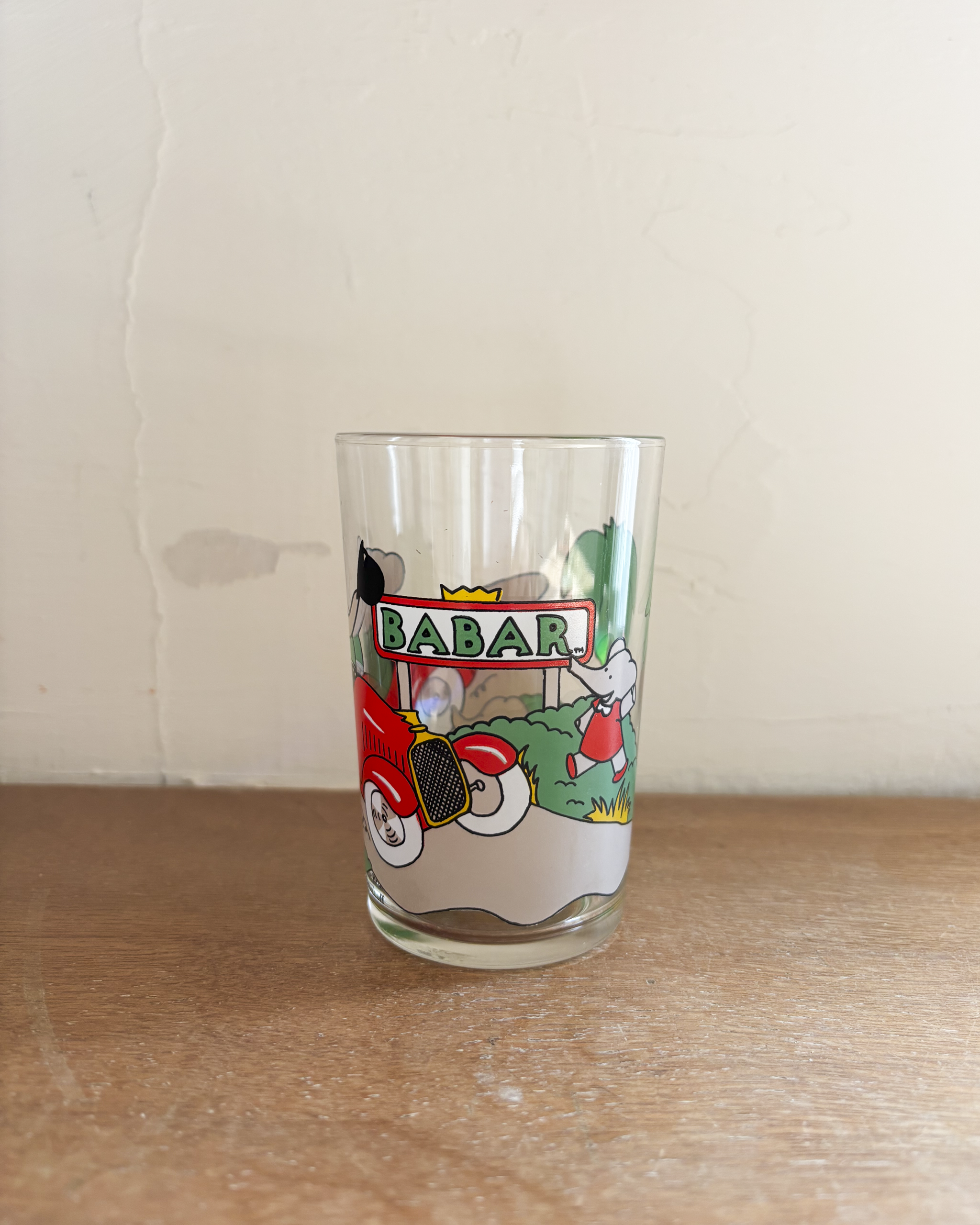 כוס שתייה | המלך בבר במכונית אדומה