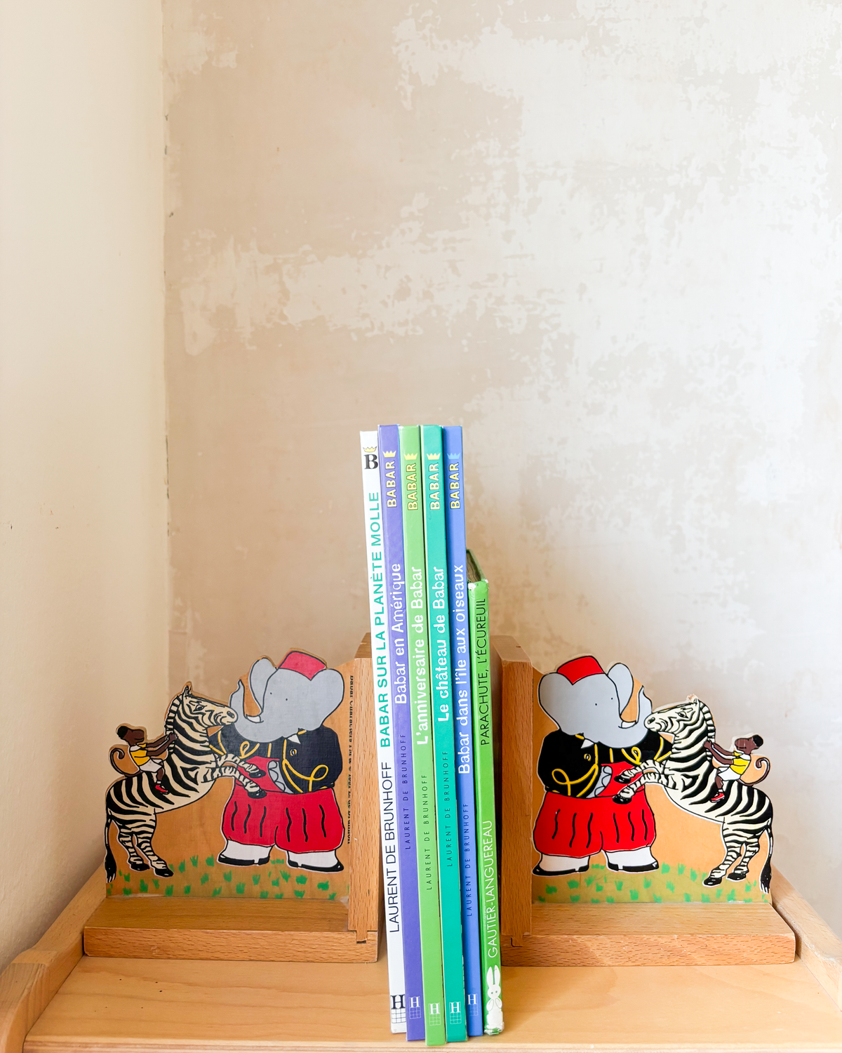 Wooden stand for books | King Babar