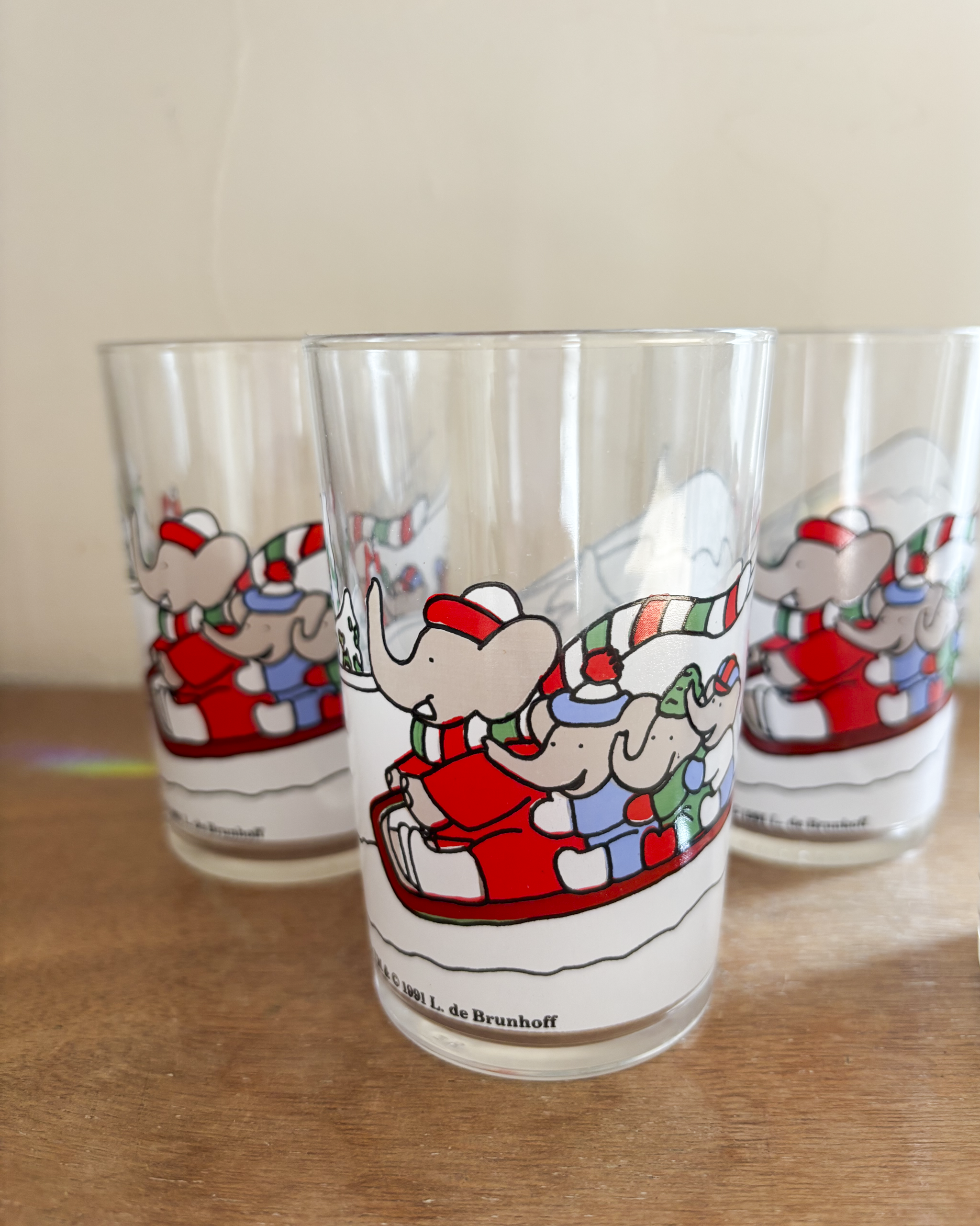 רביעיית כוסות | המלך בבר וחבריו במזחלת שלג