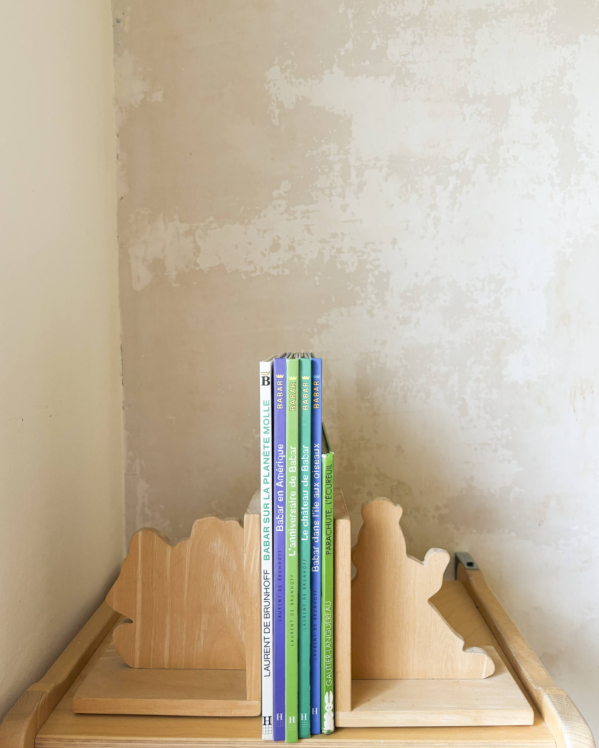 מעמד עץ לספרים | אריק ובנץ