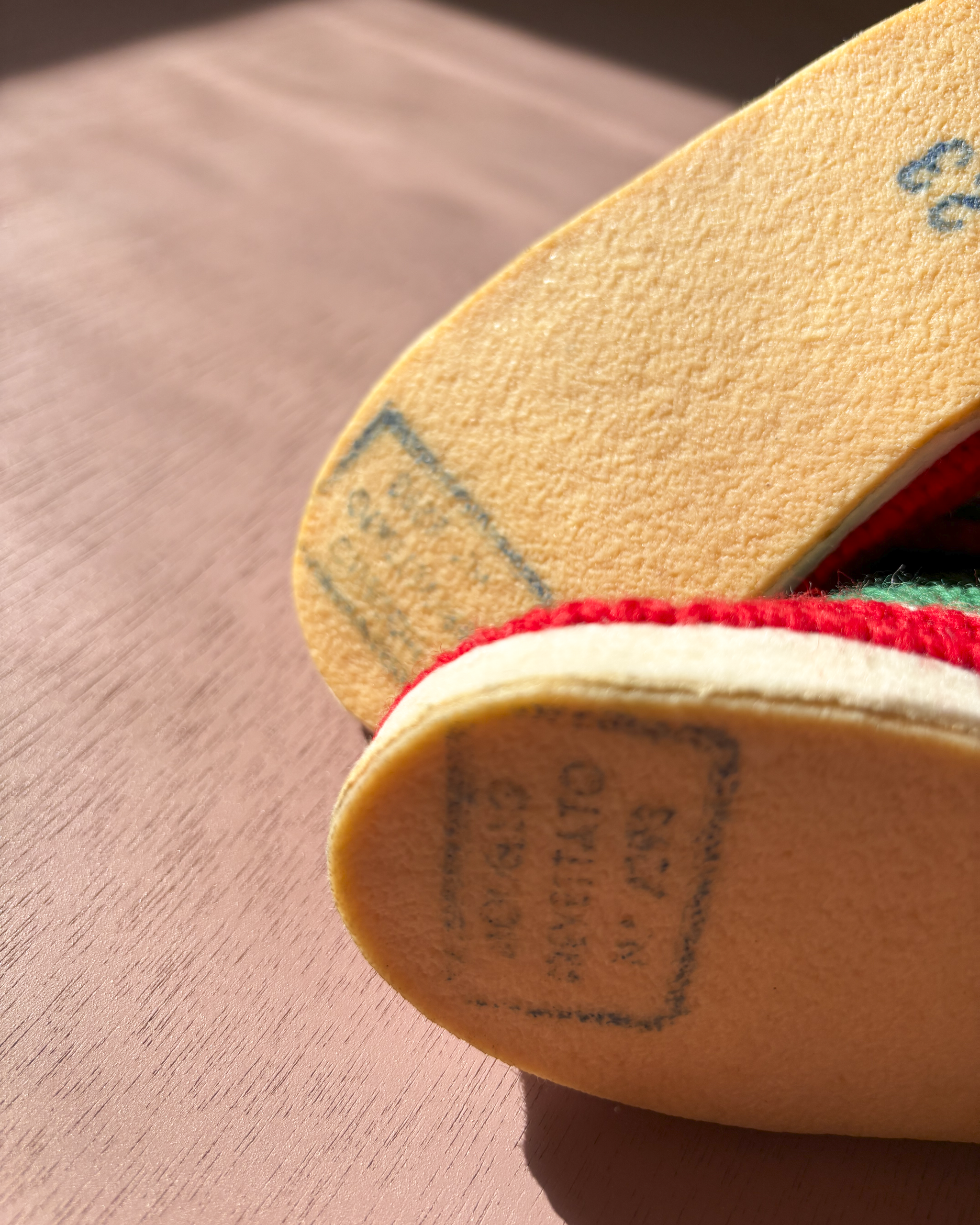 נעלי בית סרוגות עם פרחים ופטריות | דד סטוק איטלקי | מידה 23