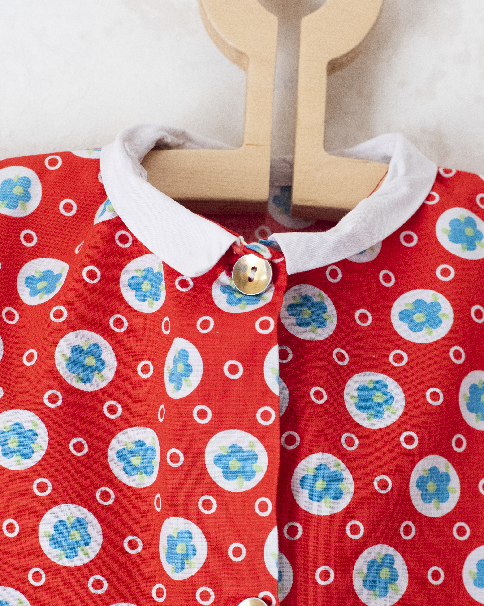 גופיה אדומה מהסיקסטיז עם פרחים | 2-3 שנים