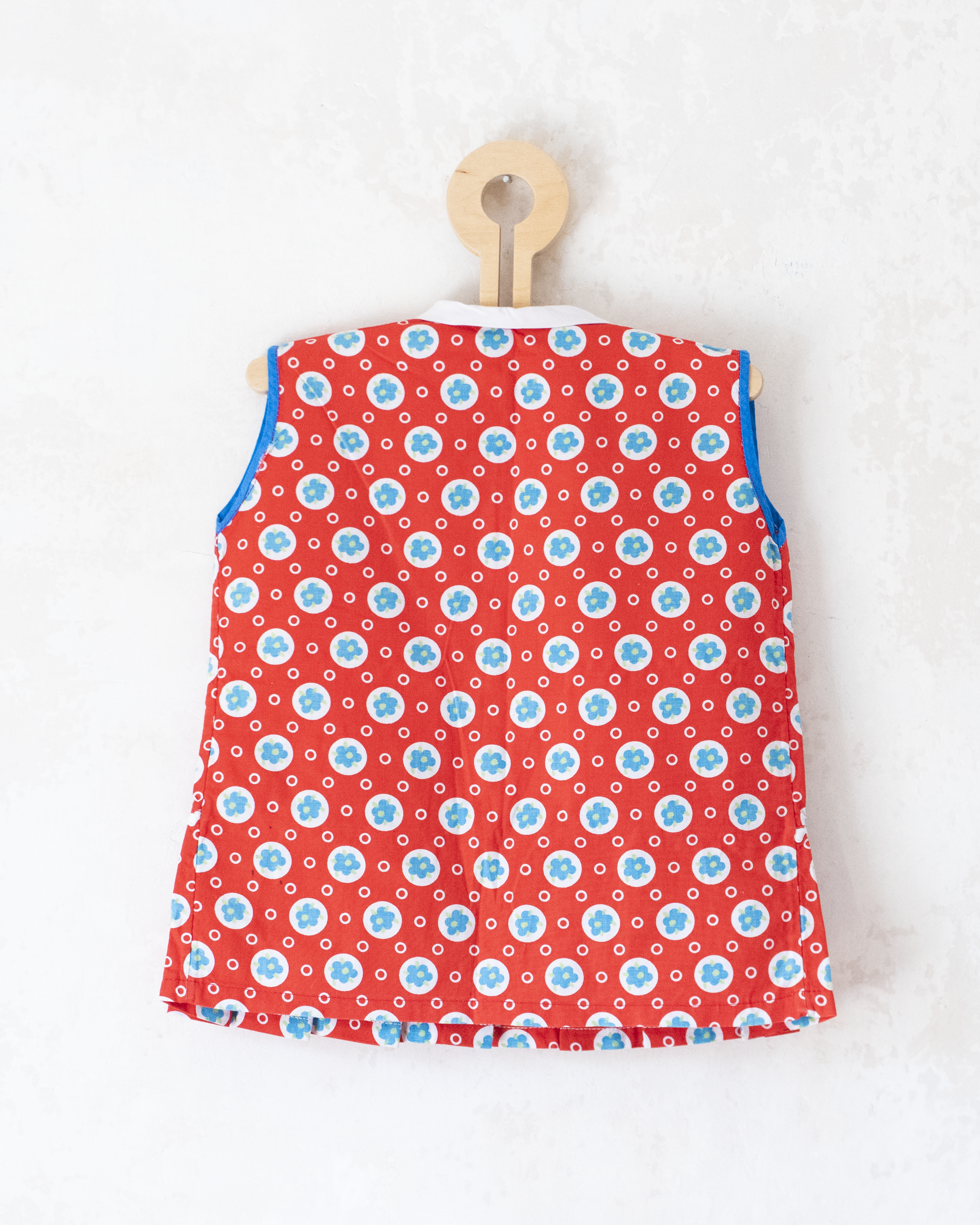 גופיה אדומה מהסיקסטיז עם פרחים | 2-3 שנים