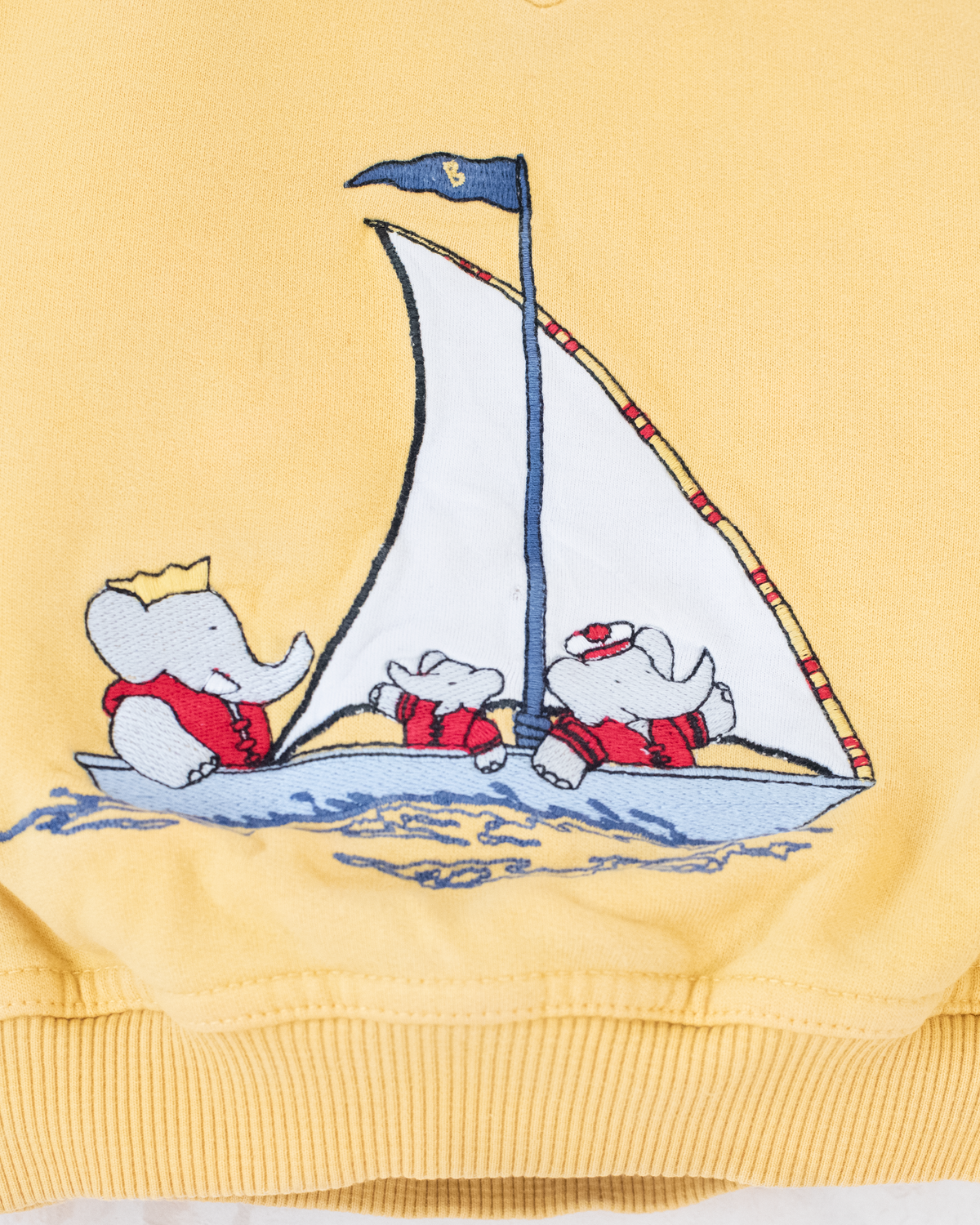Yellow sweatshirt with embroidery of a bear sailing in a boat | 9-12 months