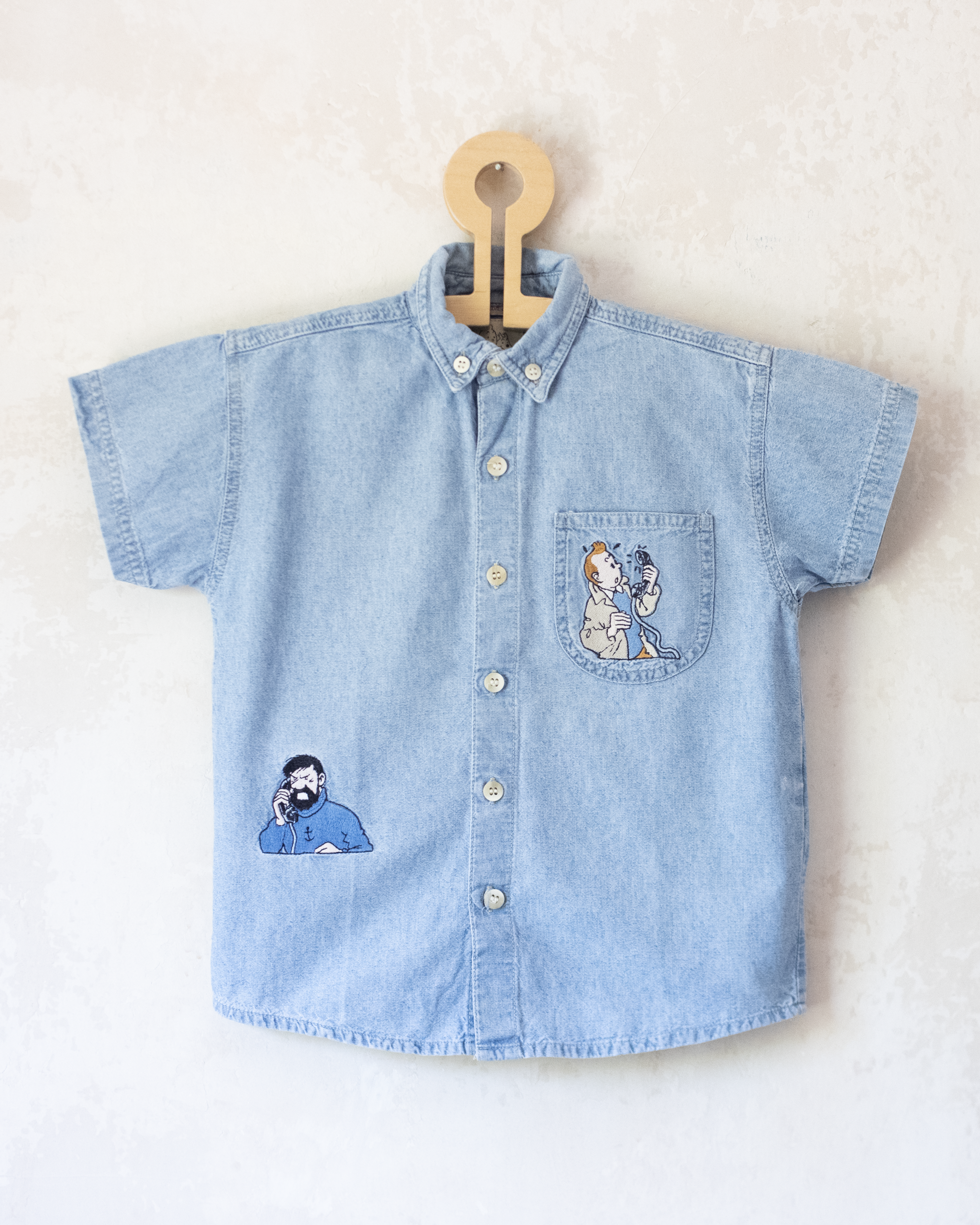 Tintin embroidered button-up denim shirt | 6-7 years