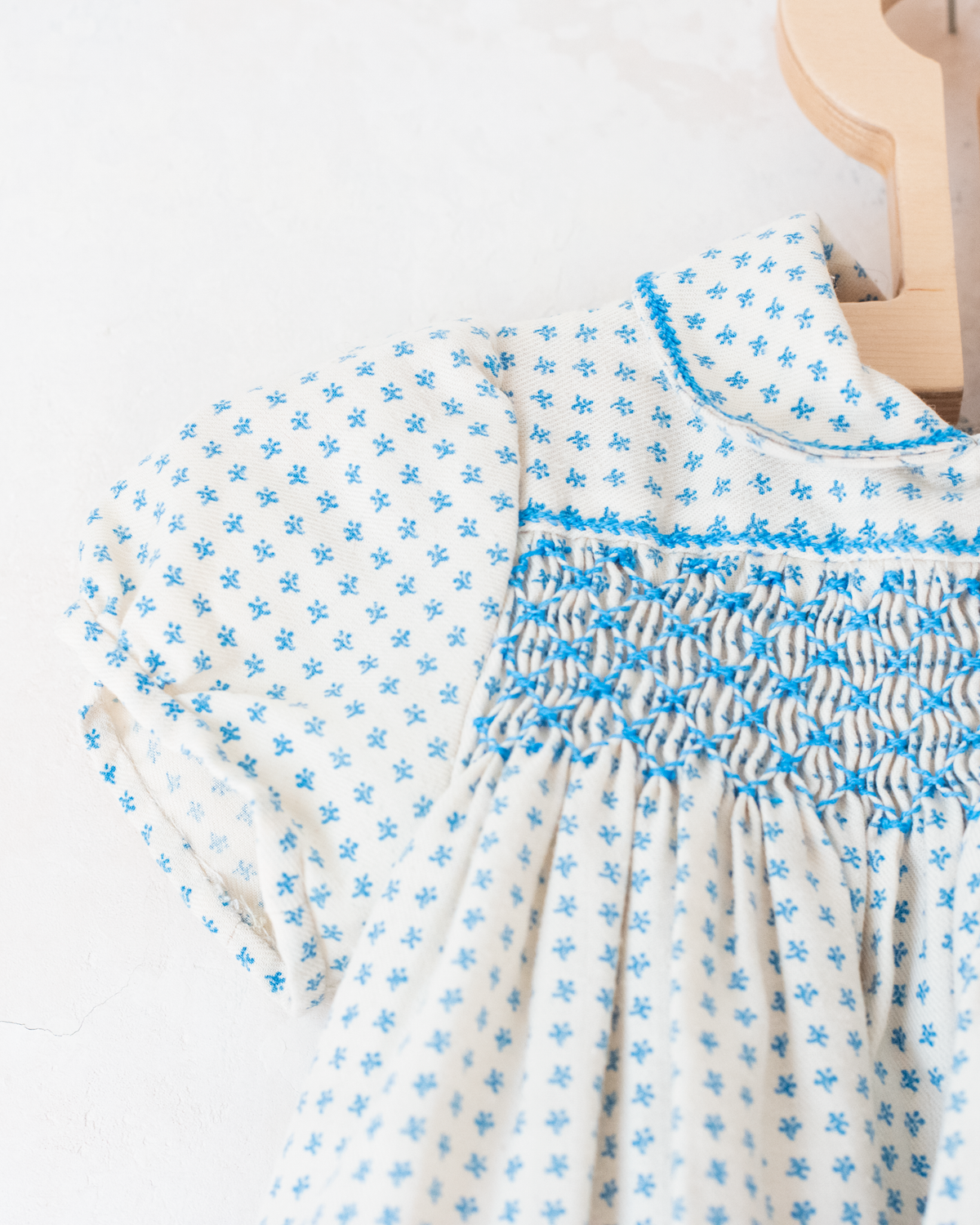 Beige dress with gathered embroidery | 12-18 months