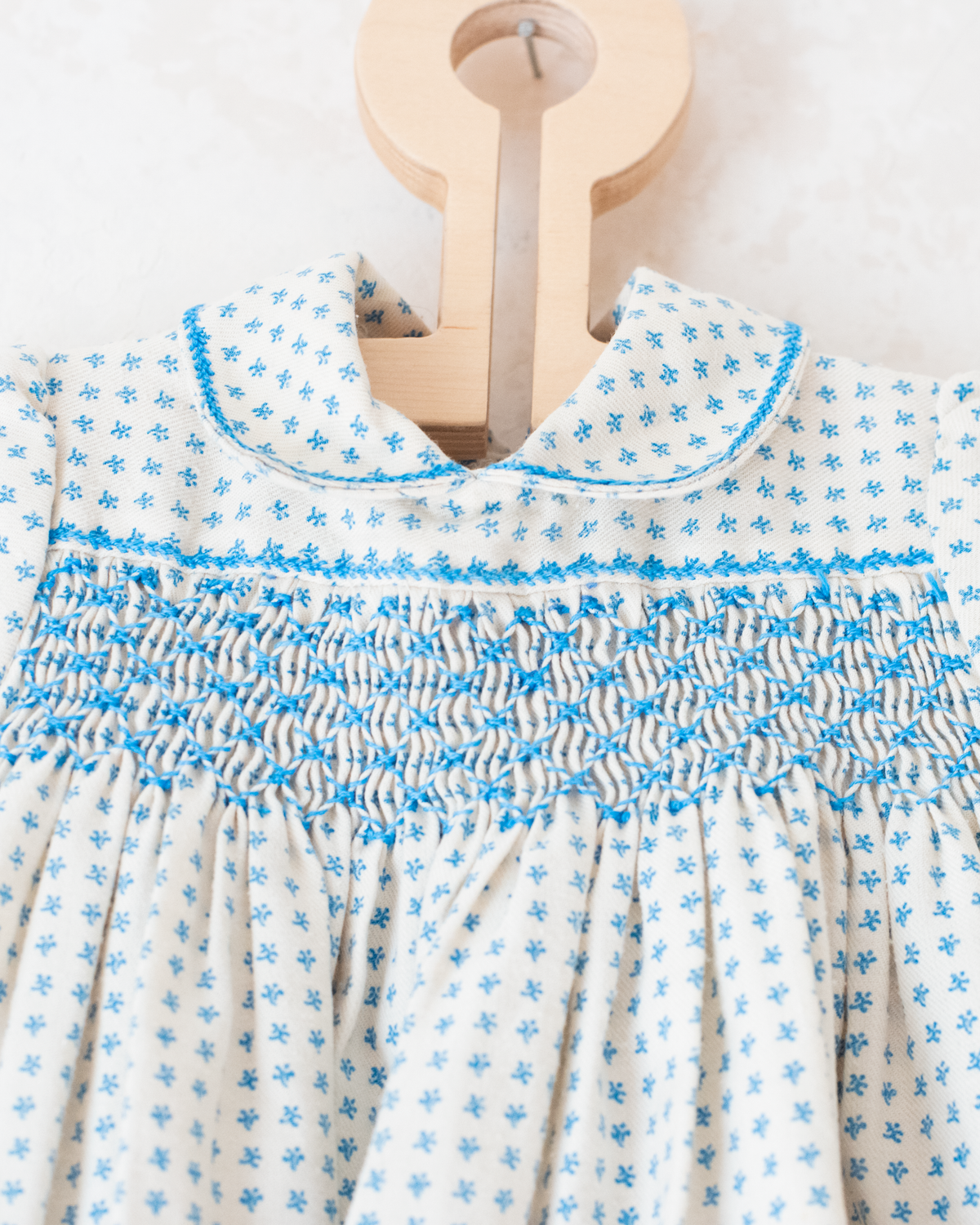 Beige dress with gathered embroidery | 12-18 months