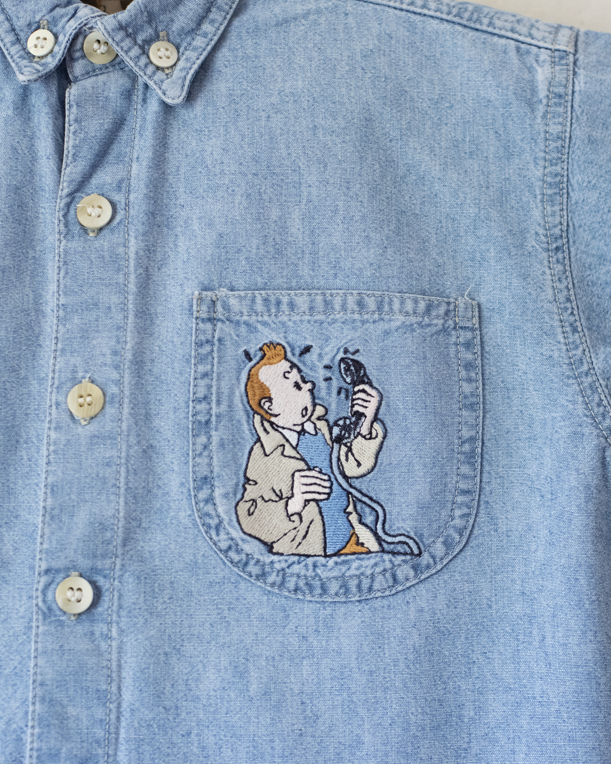 Tintin embroidered button-up denim shirt | 6-7 years