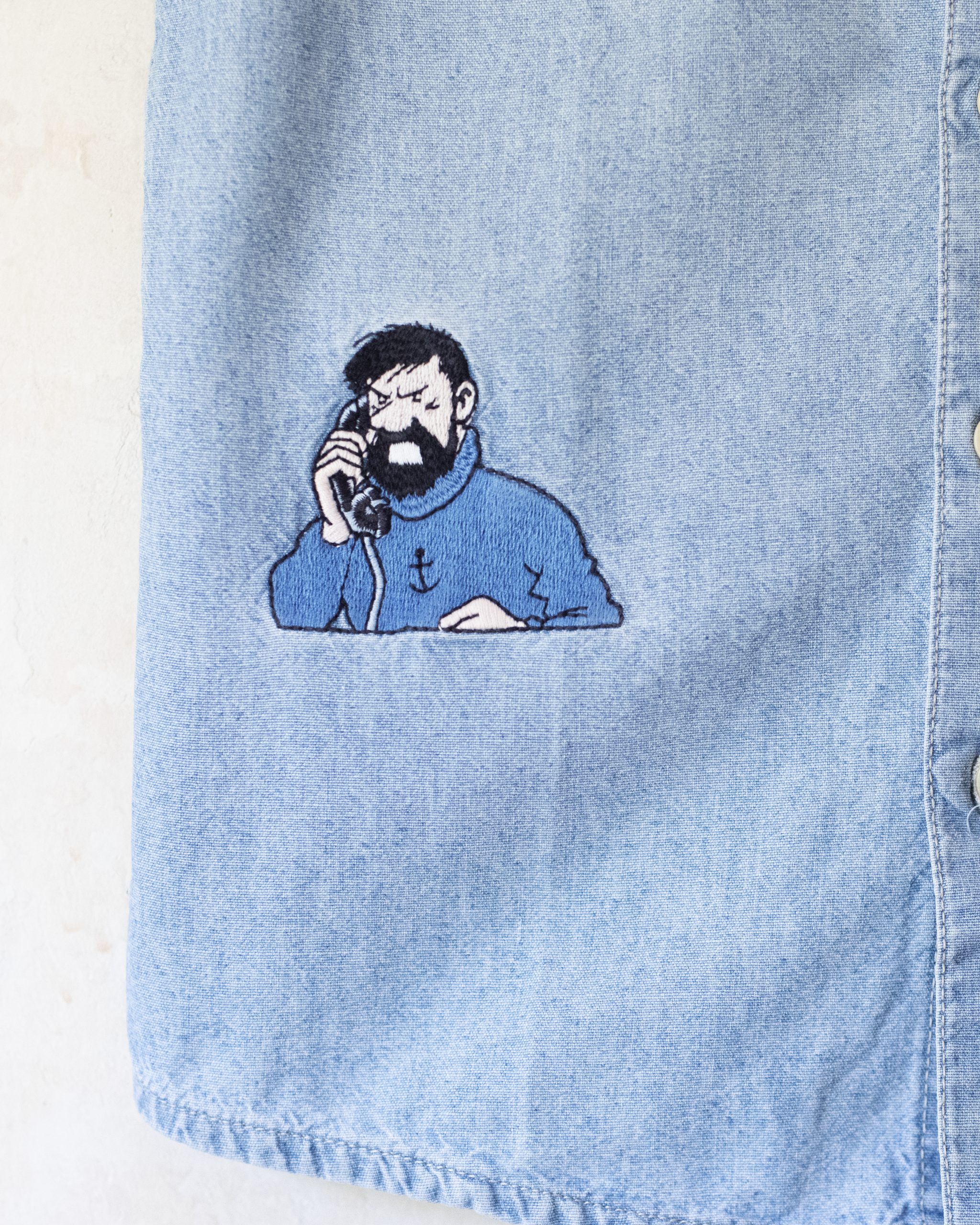Tintin embroidered button-up denim shirt | 6-7 years
