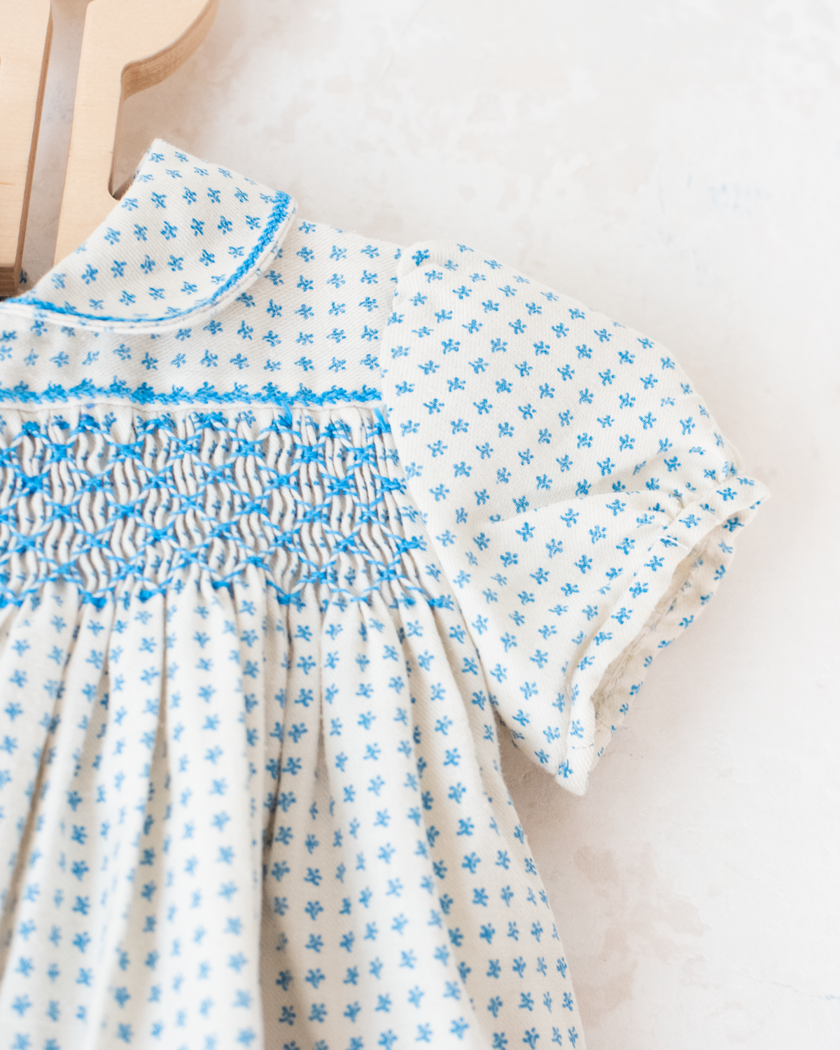 Beige dress with gathered embroidery | 12-18 months