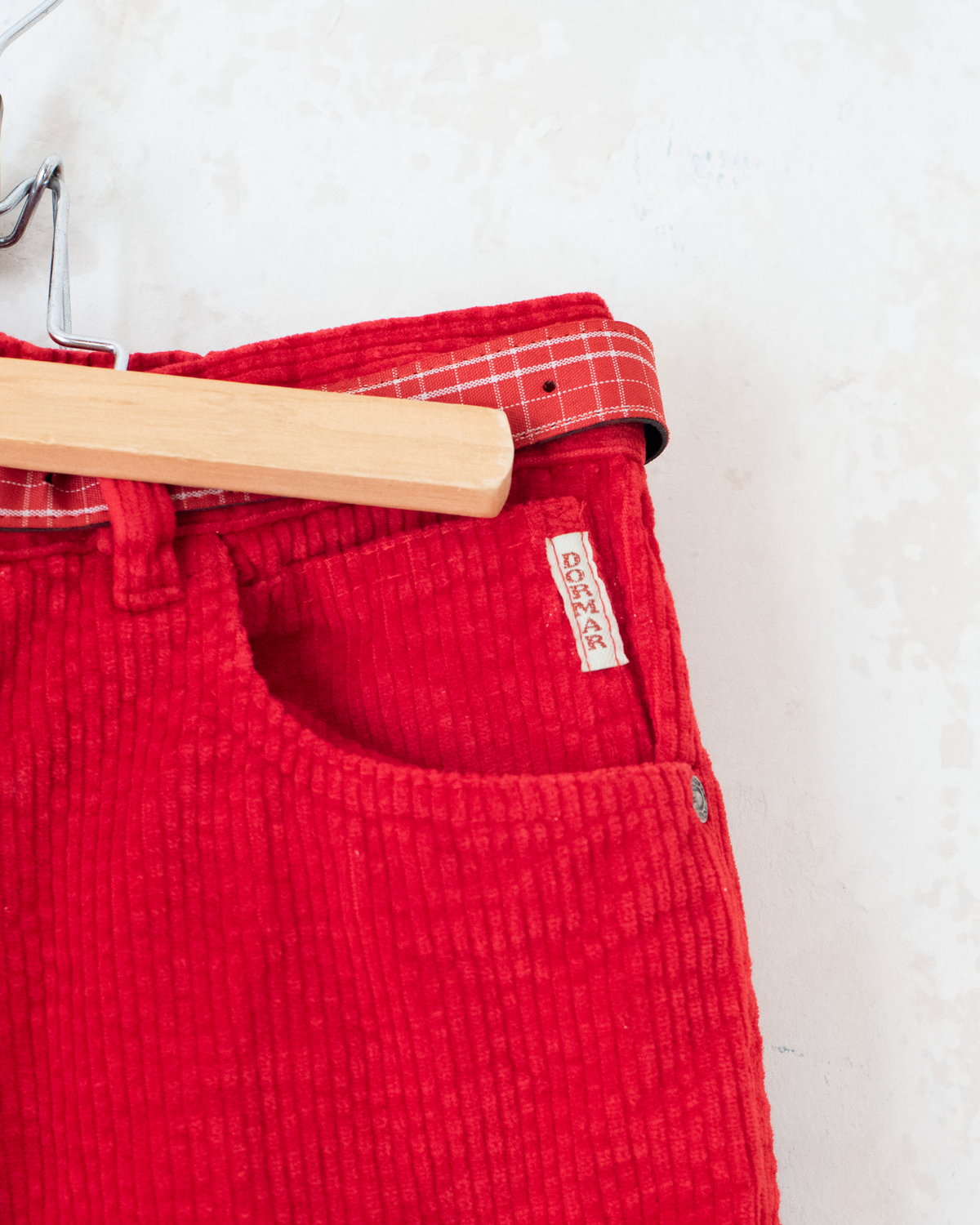 Red corduroy pants with a checkered belt from the 70s | 7-8 years