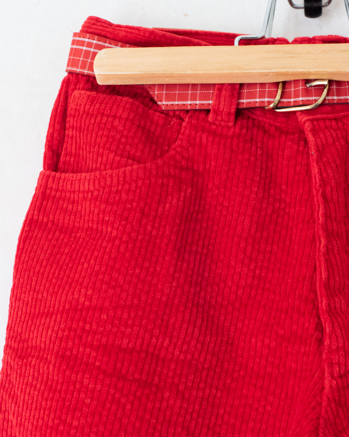 Red corduroy pants with a checkered belt from the 70s | 7-8 years