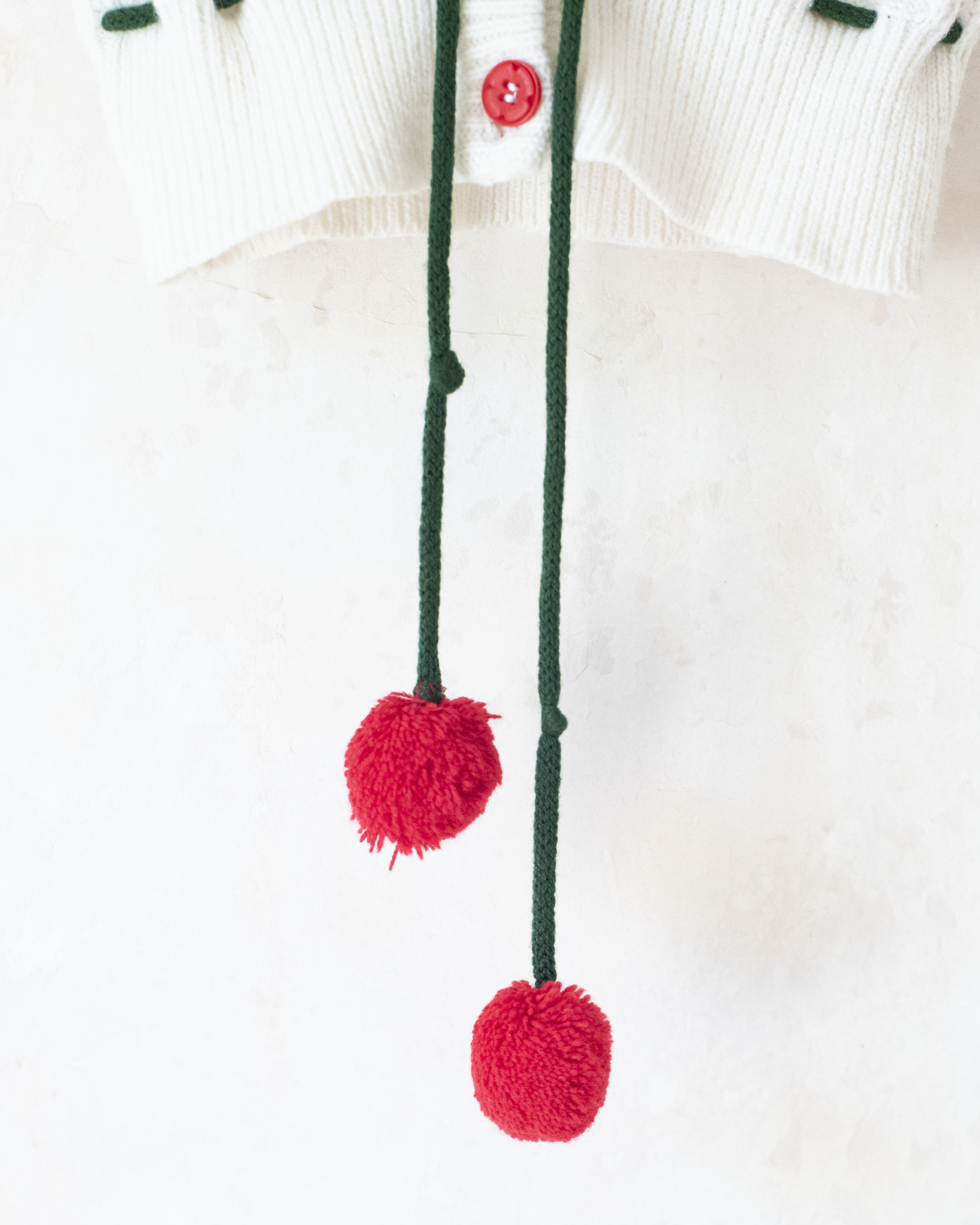 קרדיגן צמר לבן עם לבבות ופונפונים | 2-3 שנים