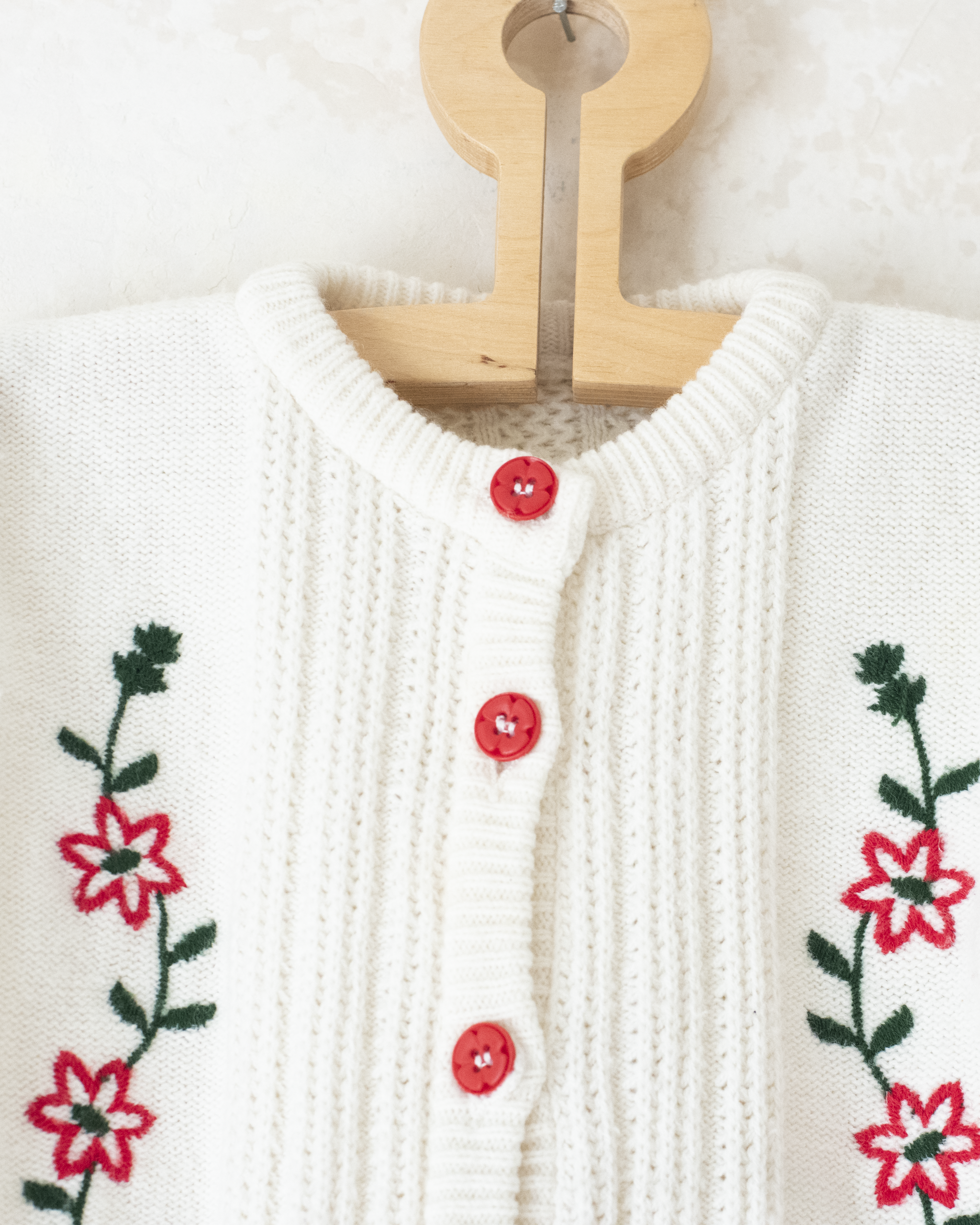 קרדיגן צמר לבן עם לבבות ופונפונים | 2-3 שנים