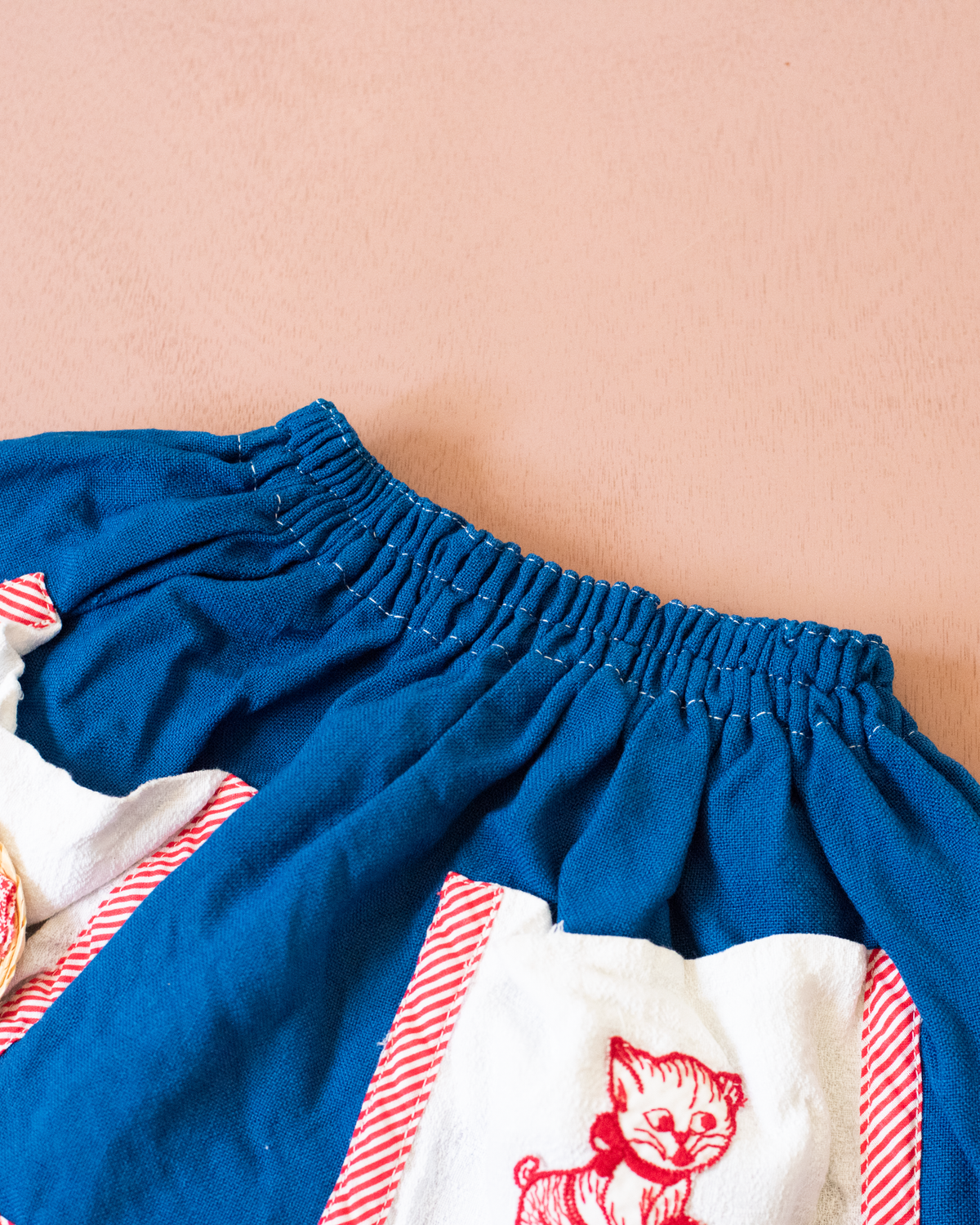 Blue, white and red skirt with cat and straw hat | 2-3 years