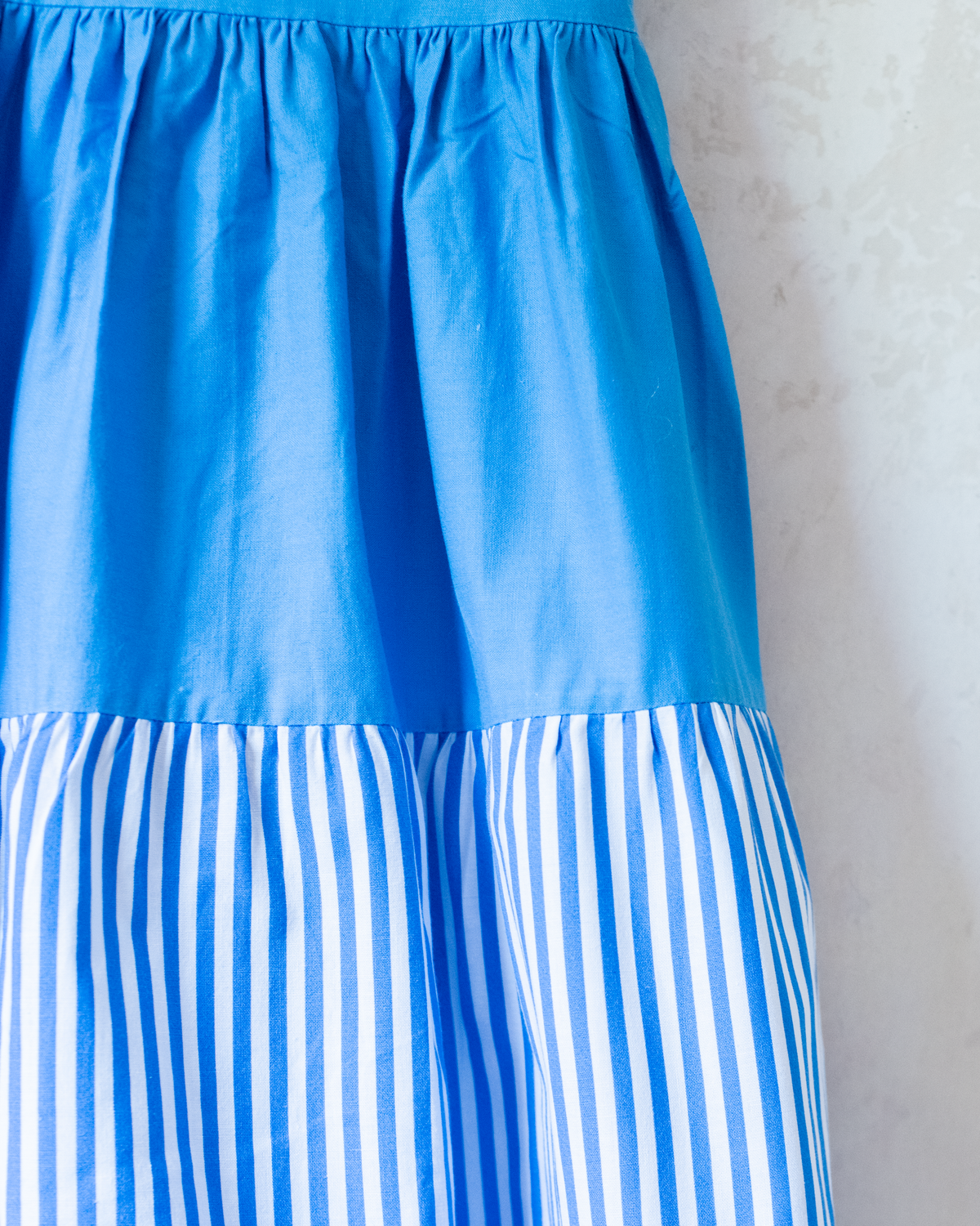Light blue and white dress with Chinese embroidery | 10-11 years