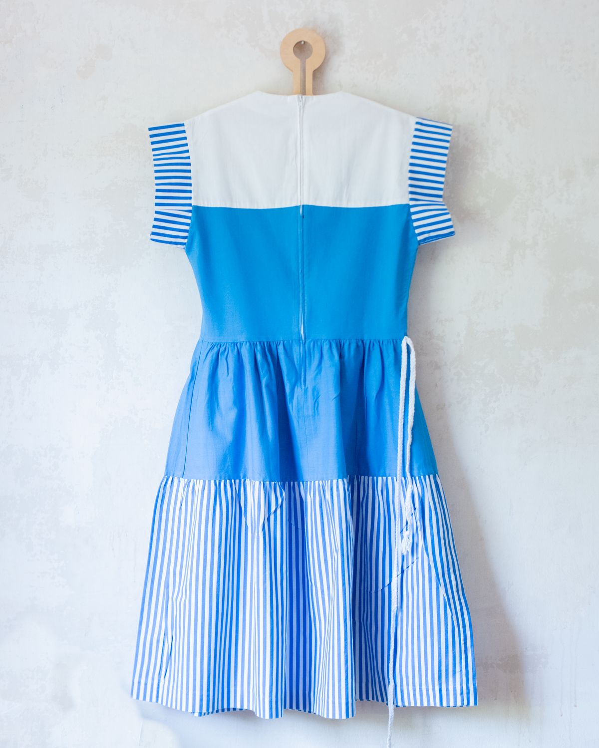 Light blue and white dress with Chinese embroidery | 10-11 years