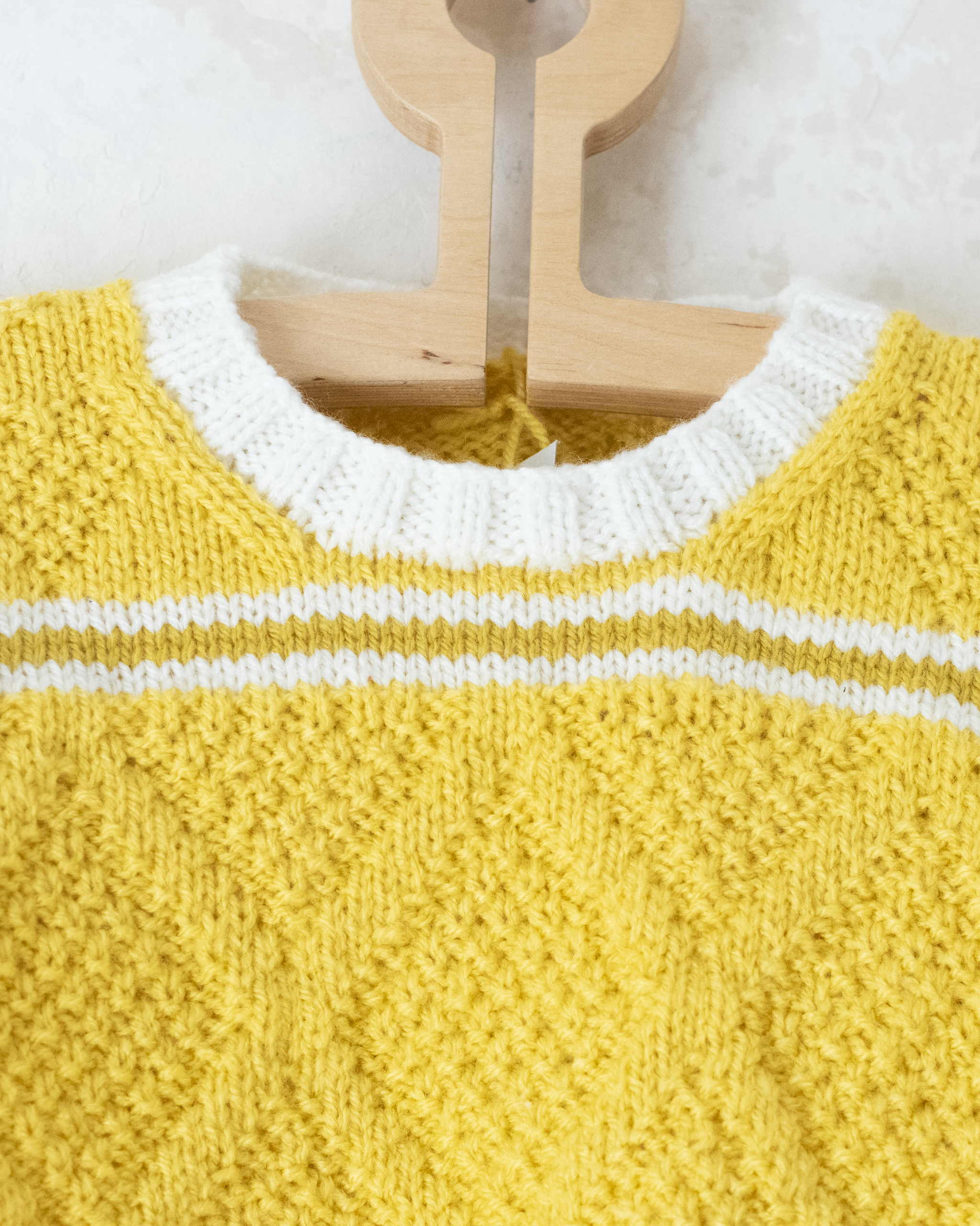 סריג צמר צהוב עם פסים | 18-24 חודשים