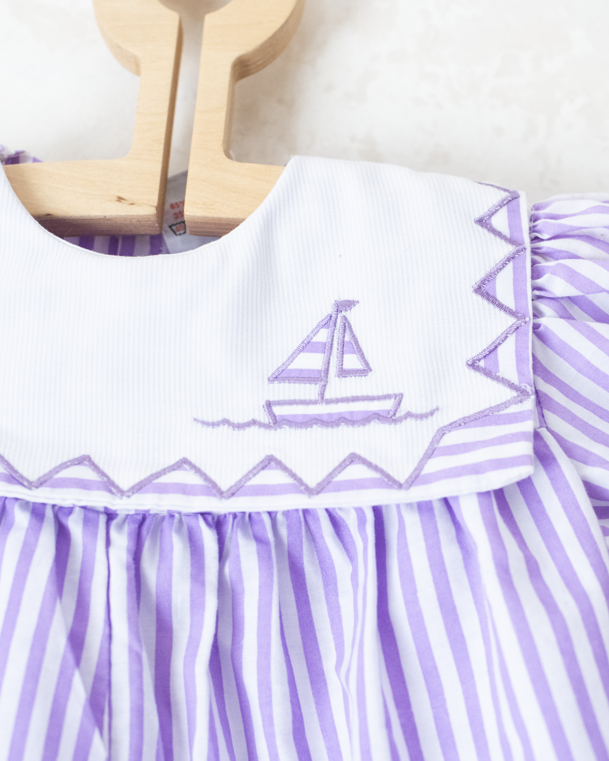 אוברול ימאים עם פסים וצווארון רקום | 18-24 חודשים