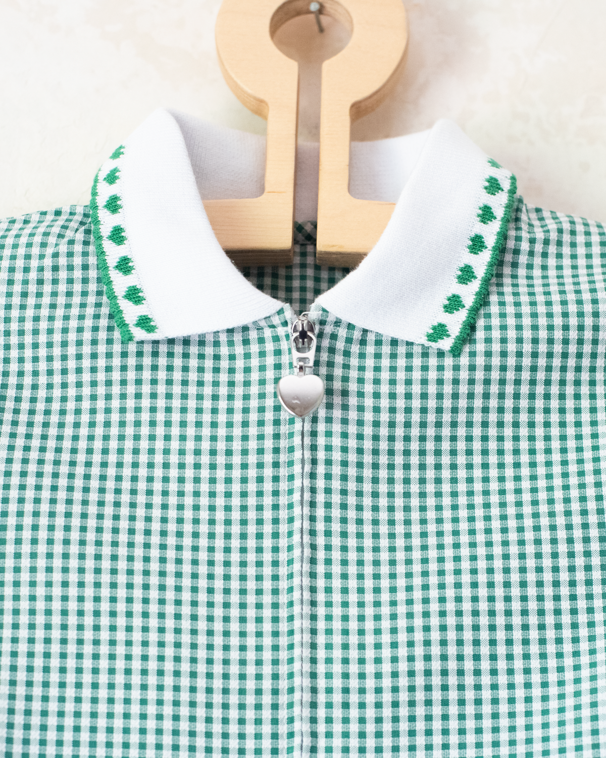 Green and white plaid dress with hearts at the collar | 4-5 years