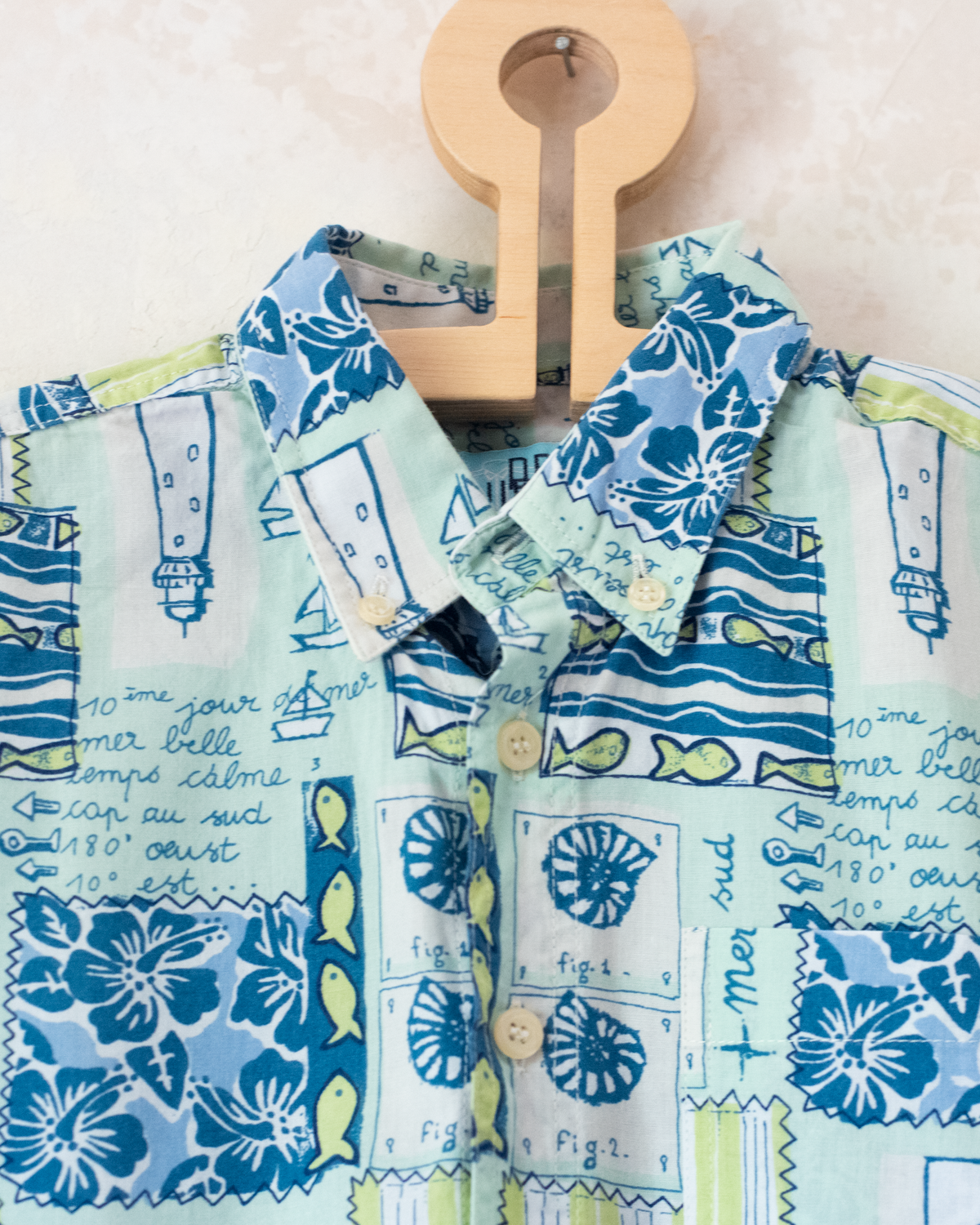 Short button-down shirt in shades of blue with summer prints | 9-10 years