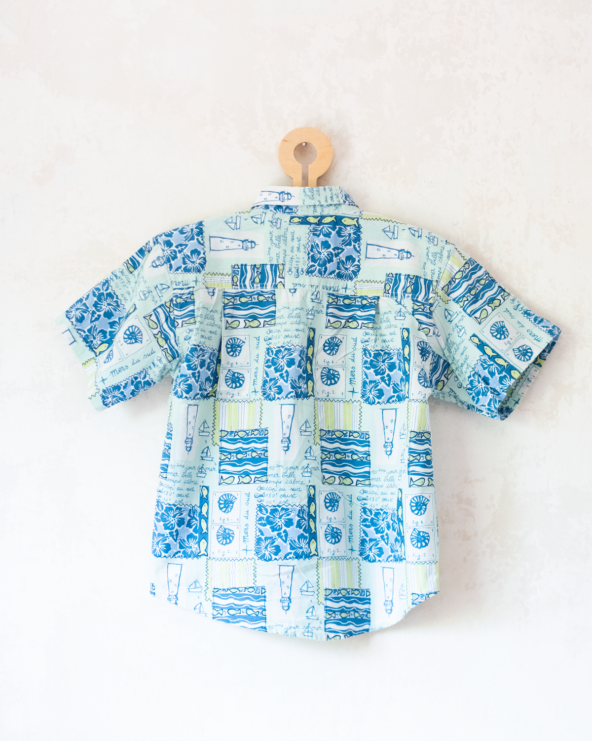 Short button-down shirt in shades of blue with summer prints | 9-10 years