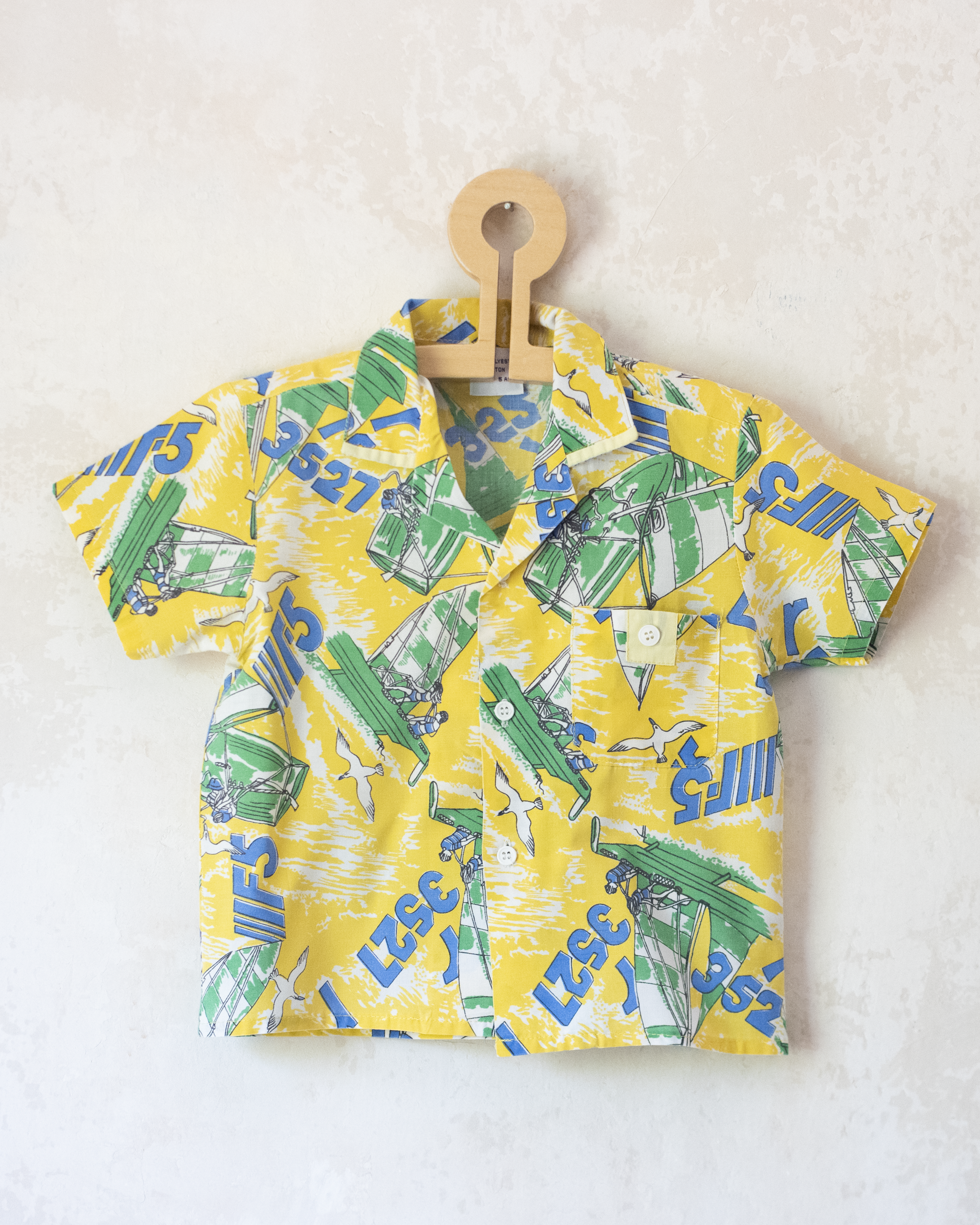Button-down shirt with sailboats and seagulls | French deadstock | 4-5 years