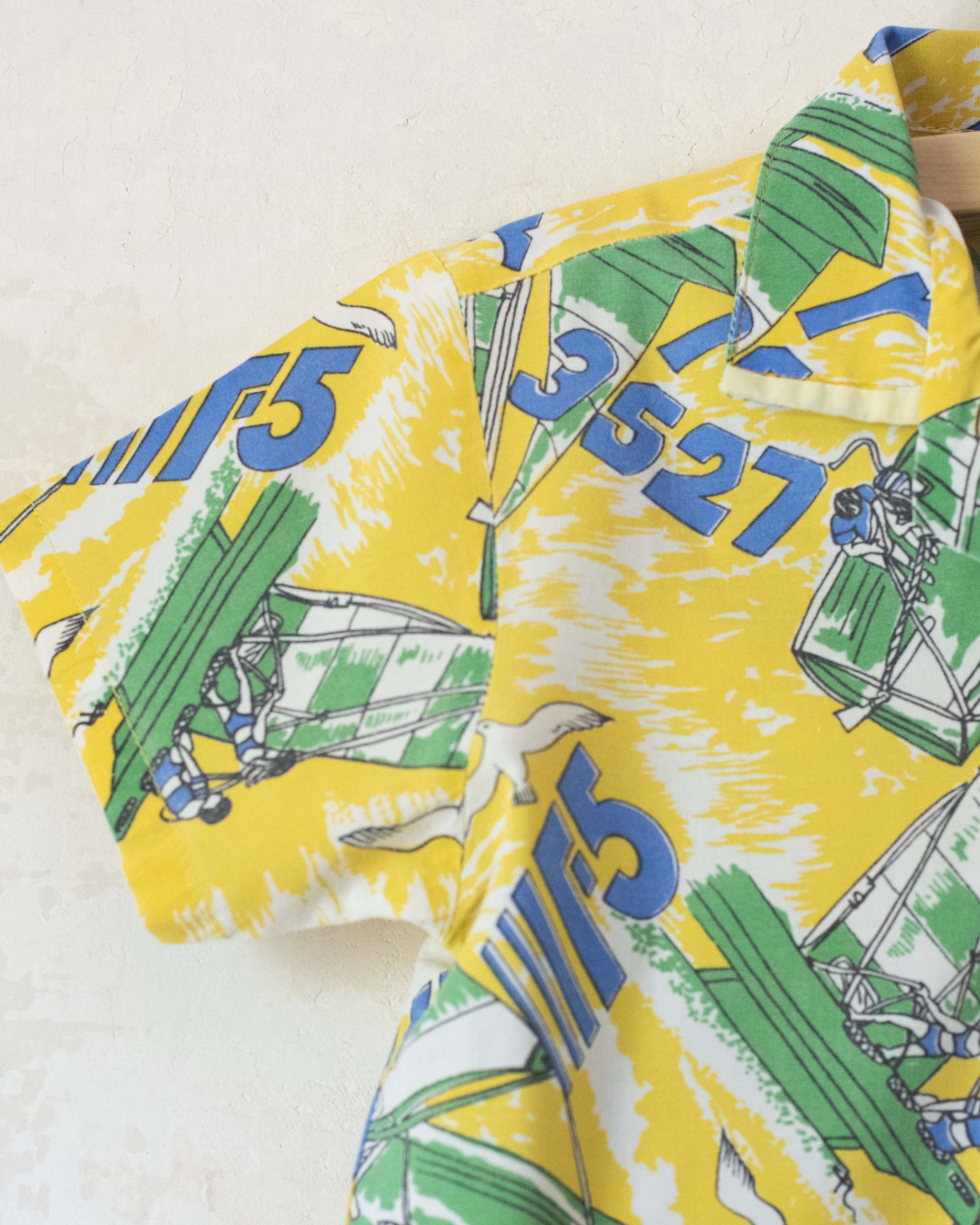 Button-down shirt with sailboats and seagulls | French deadstock | 4-5 years