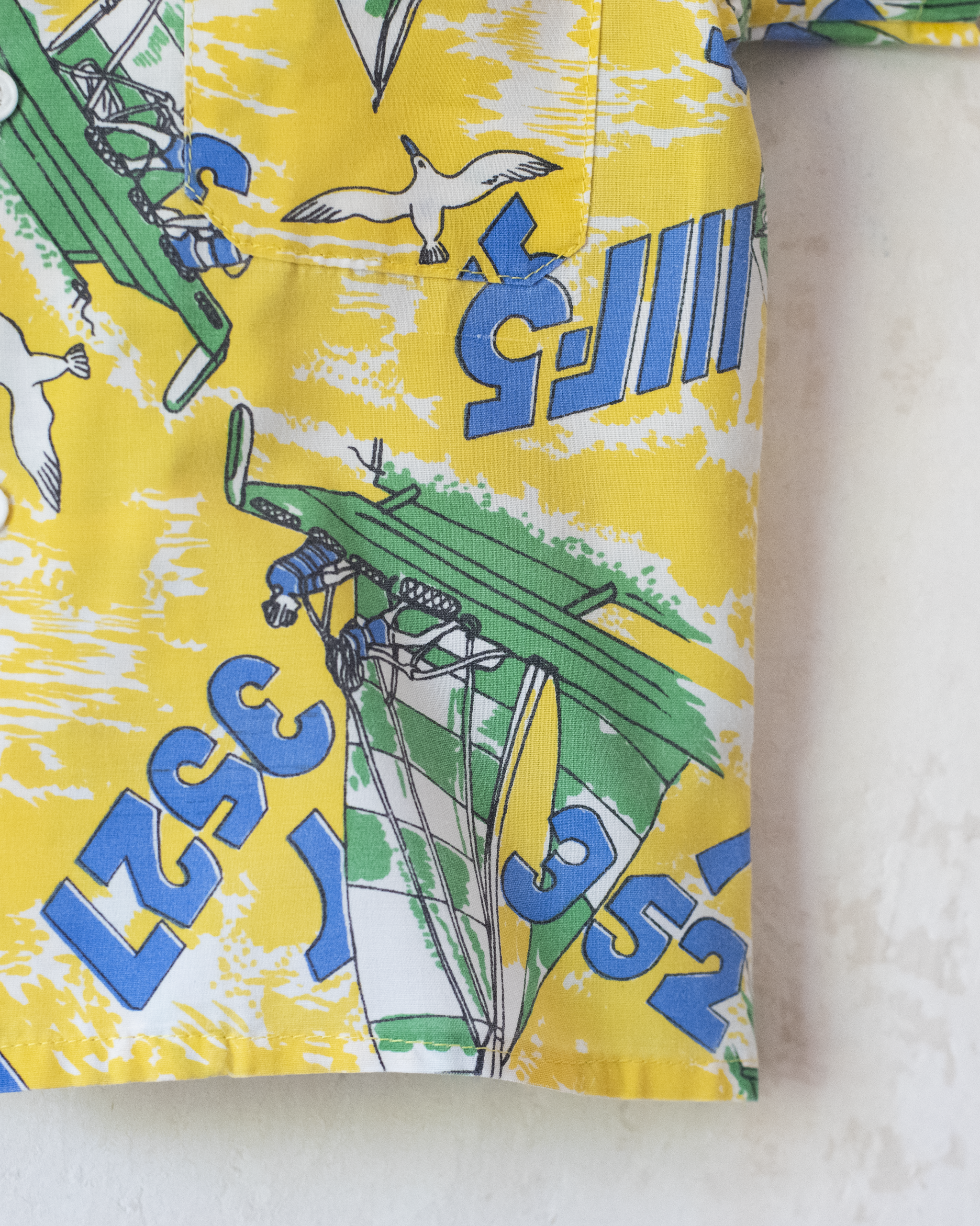 Button-down shirt with sailboats and seagulls | French deadstock | 4-5 years