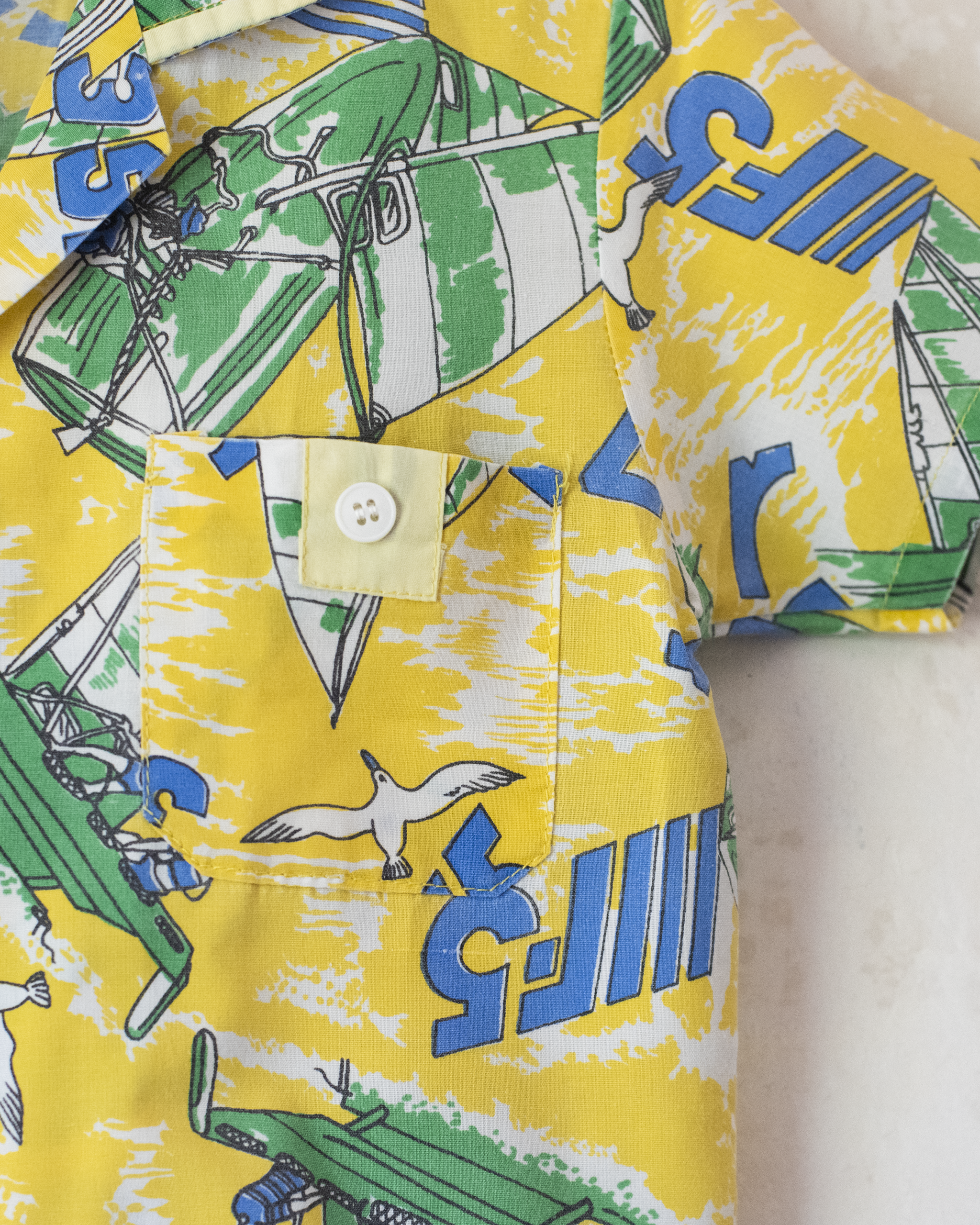 Button-down shirt with sailboats and seagulls | French deadstock | 4-5 years